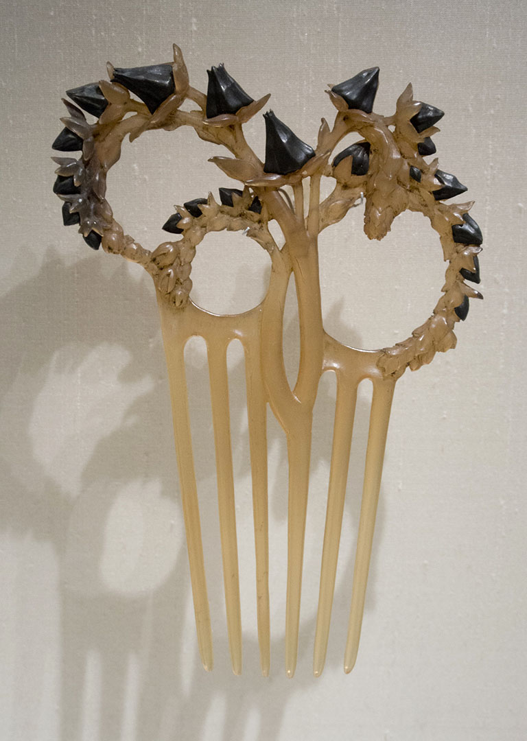 
Comb by Lalique